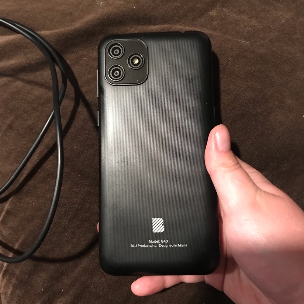 G40 Black Dual-Cam Smartphone - Sleek Matte Finish